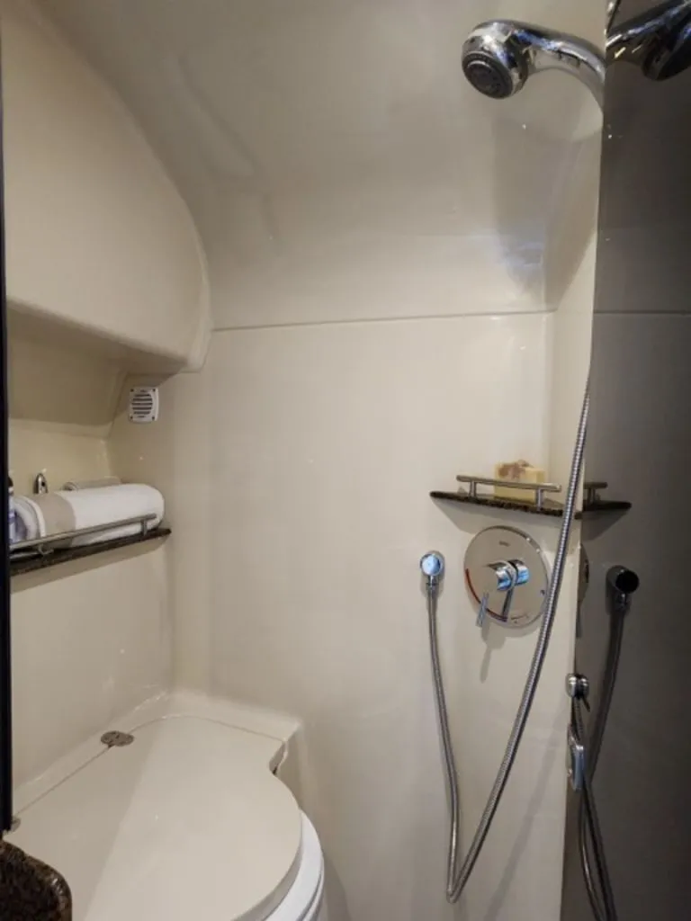 Slide: The Image of Four Winns 348 Vista 2006 - 24