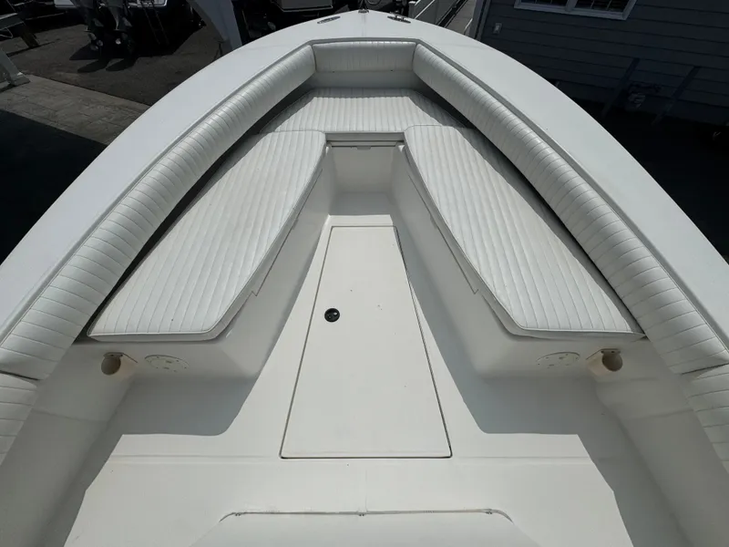 Slide: The Image of Regulator Marine 26 Forward Seating 2001 - 10