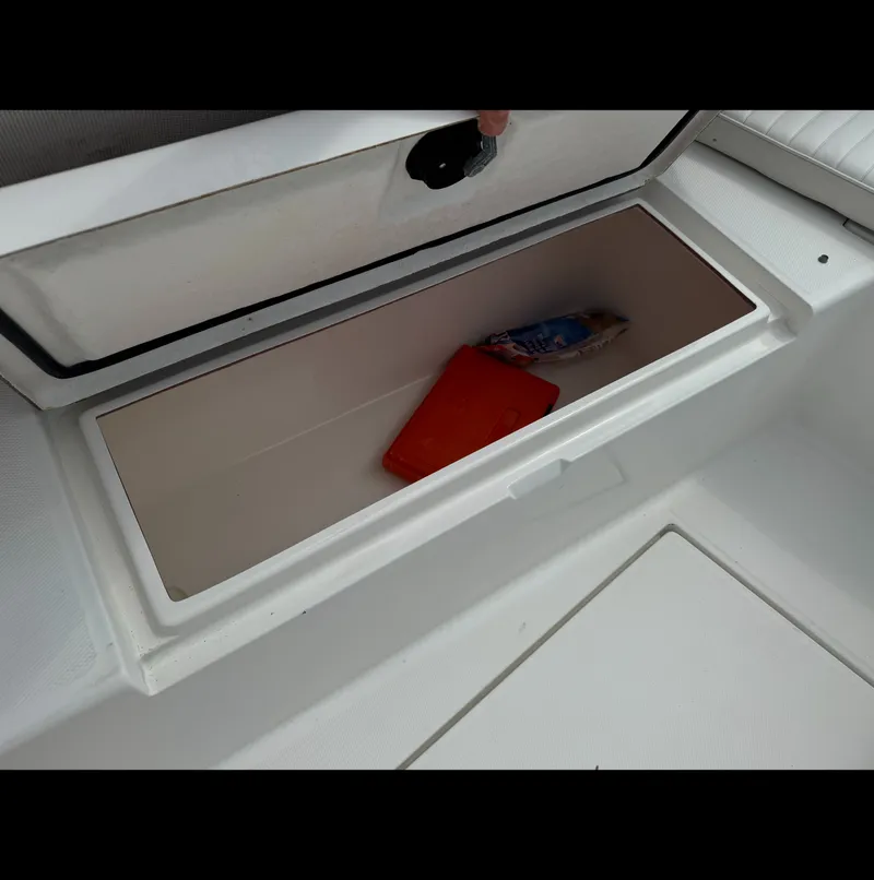 Slide: The Image of Regulator Marine 26 Forward Seating 2001 - 14