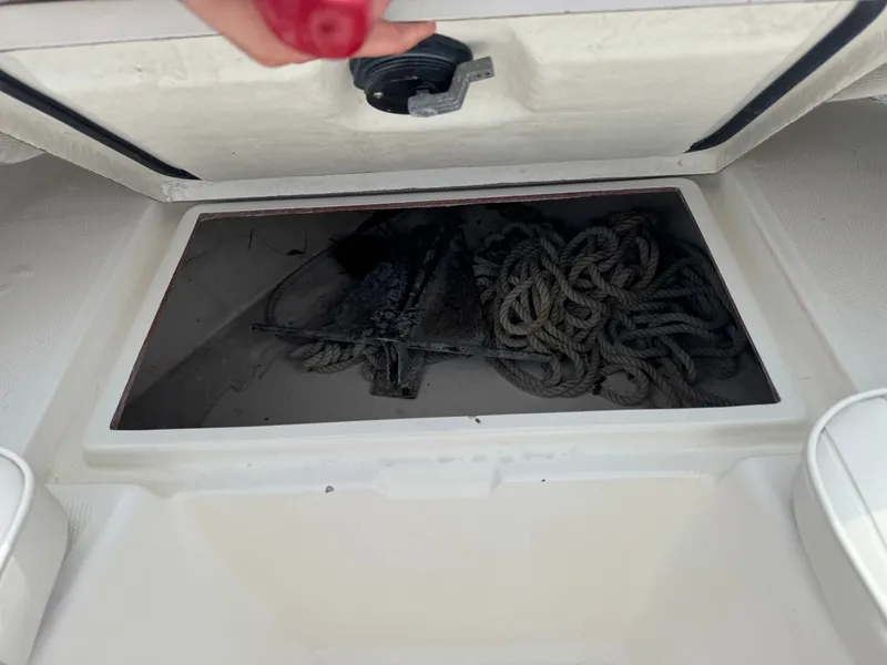 Slide: The Image of Regulator Marine 26 Forward Seating 2001 - 15