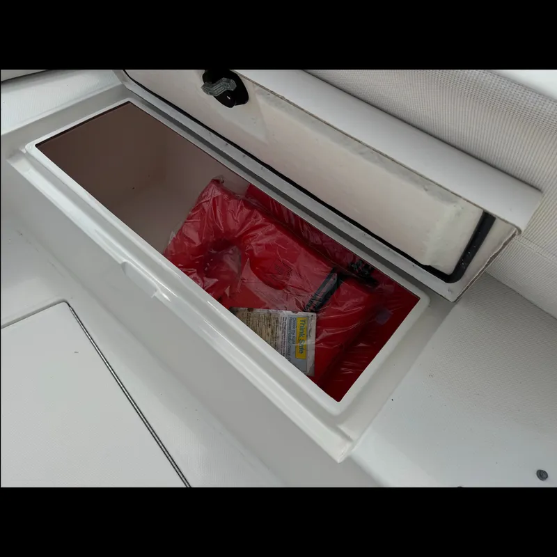 Slide: The Image of Regulator Marine 26 Forward Seating 2001 - 16