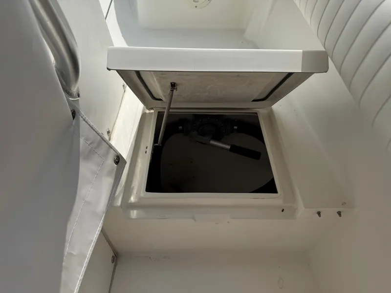 Slide: The Image of Regulator Marine 26 Forward Seating 2001 - 17