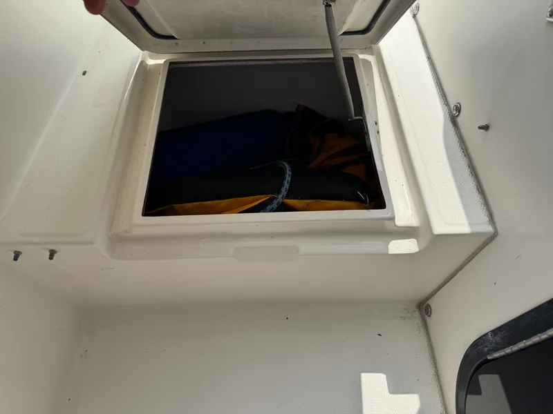 Slide: The Image of Regulator Marine 26 Forward Seating 2001 - 18