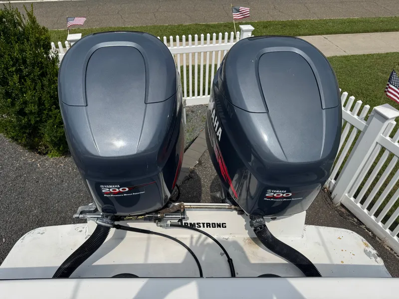 Slide: The Image of Regulator Marine 26 Forward Seating 2001 - 25