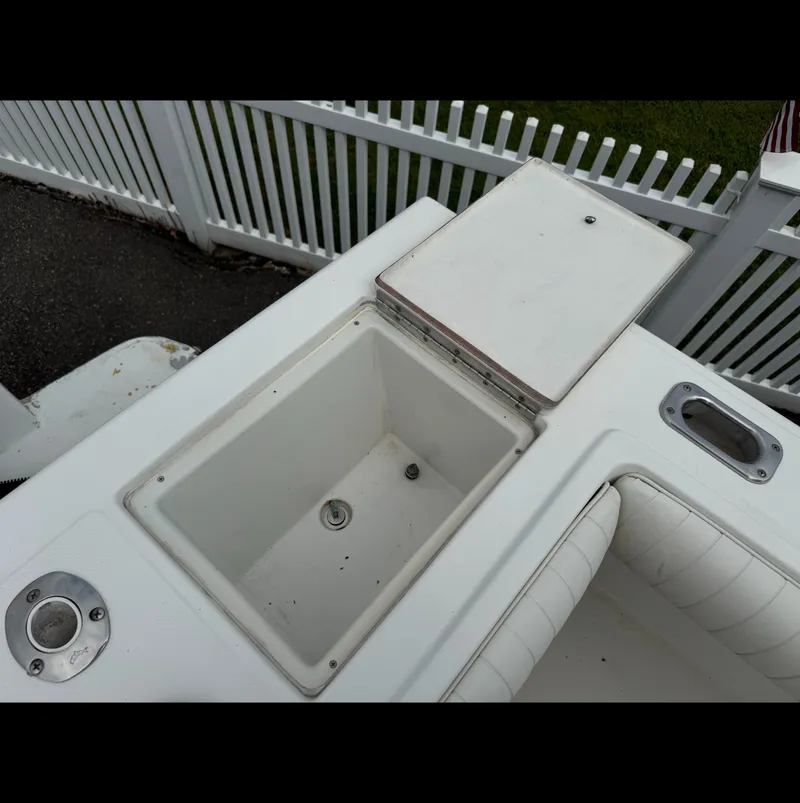 Slide: The Image of Regulator Marine 26 Forward Seating 2001 - 27