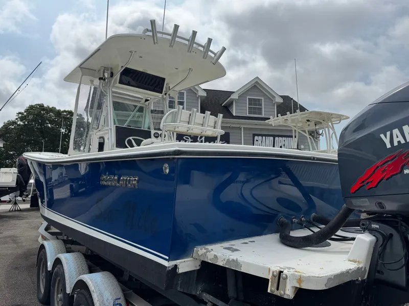 Slide: The Image of Regulator Marine 26 Forward Seating 2001 - 6