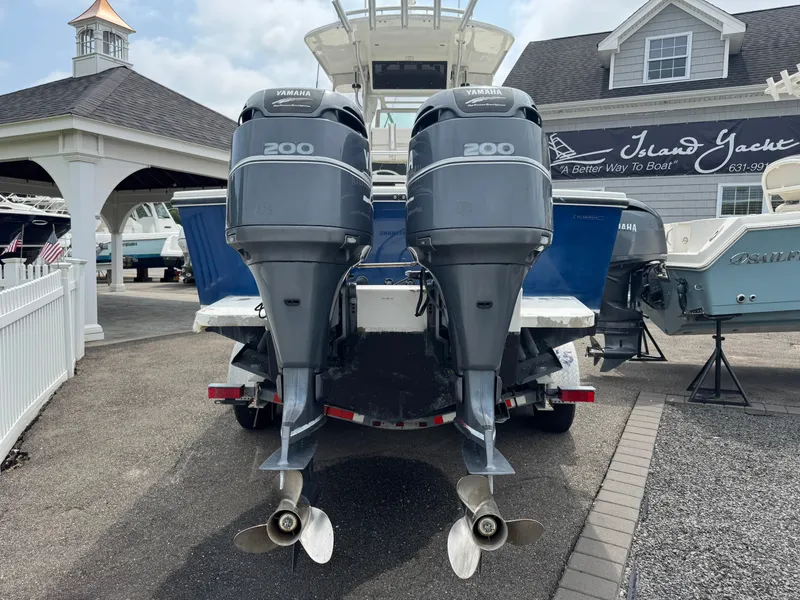 Slide: The Image of Regulator Marine 26 Forward Seating 2001 - 7