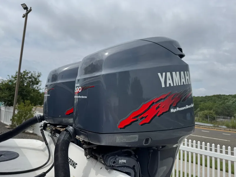 Slide: The Image of Regulator Marine 26 Forward Seating 2001 - 8