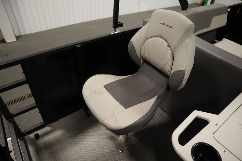 Slide: The Image of Lowe LF 194 boat seat, 2026 model, featuring ergonomic design and premium materials. - 37