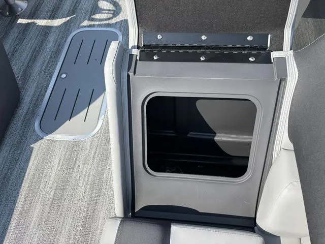 Slide: The Image of Bennington 22 SSR Sport / Yamaha Vmax SHO 200 HP 2026 - 14