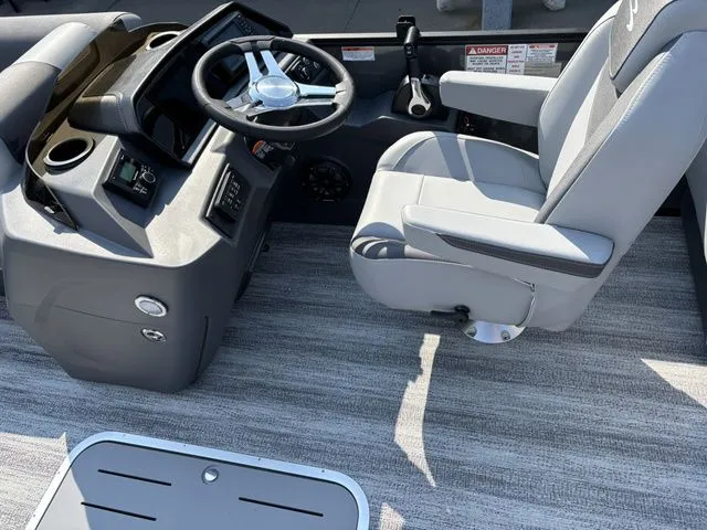 Slide: The Image of Bennington 22 SSR Sport / Yamaha Vmax SHO 200 HP 2026 - 17