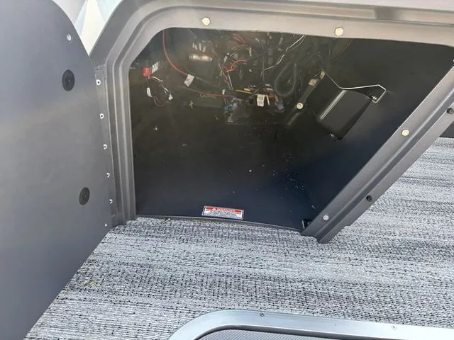 Slide: The Image of Bennington 22 SSR Sport / Yamaha Vmax SHO 200 HP 2026 - 18