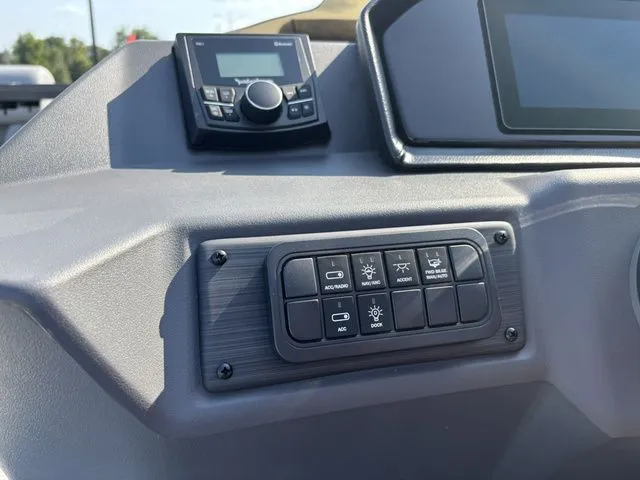 Slide: The Image of Bennington 22 SSR Sport / Yamaha Vmax SHO 200 HP 2026 - 20