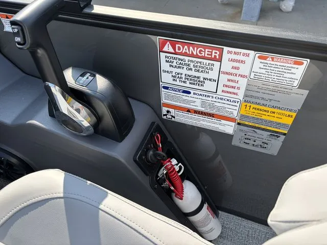 Slide: The Image of Bennington 22 SSR Sport / Yamaha Vmax SHO 200 HP 2026 - 24