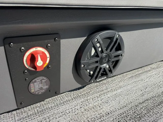 Slide: The Image of Bennington 22 SSR Sport / Yamaha Vmax SHO 200 HP 2026 - 28