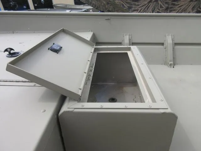 Slide: The Image of Lowe 1852MT Aura Jon 2026 - 6