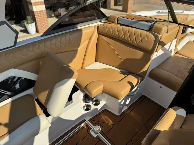 Slide: The Image of Tigé R23 2020 - 10