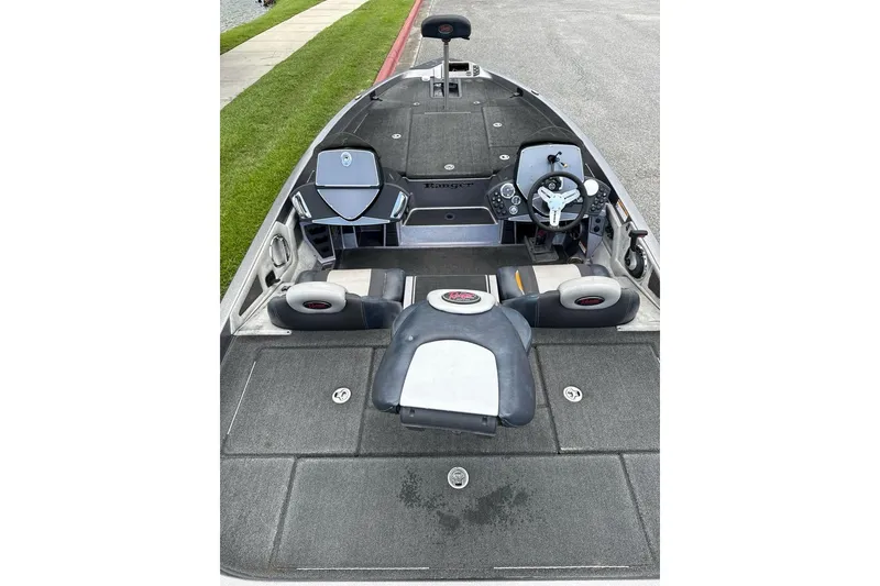 Slide: The Image of 2014 Ranger Z119 Comanche boat interior with seating and steering console. - 4