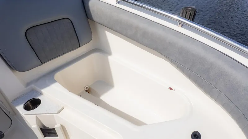 Slide: The Image of Stingray 201DC 2022 - 14