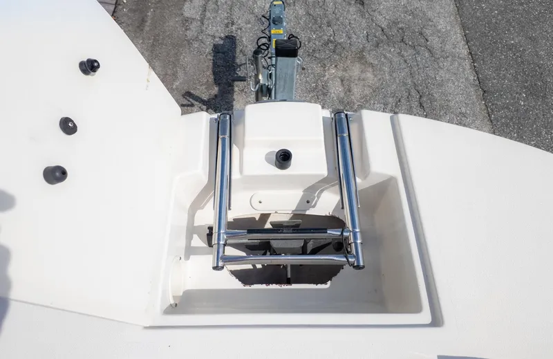 Slide: The Image of Stingray 201DC 2022 - 16