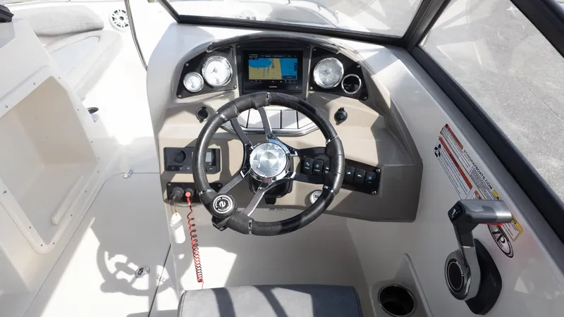 Slide: The Image of Stingray 201DC 2022 - 18