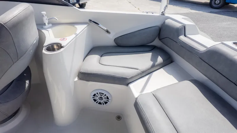 Slide: The Image of Stingray 201DC 2022 - 4