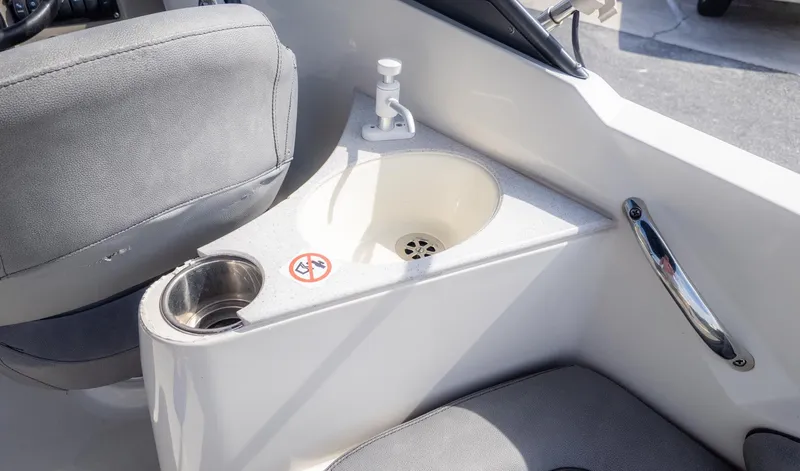 Slide: The Image of Stingray 201DC 2022 - 5