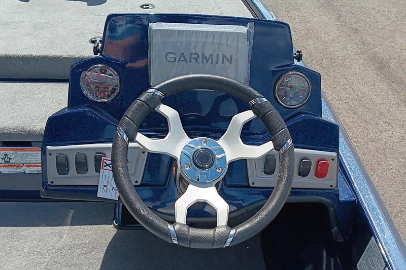 Slide: The Image of Steering console of 2026 Nitro Z18 boat with Garmin display and controls. - 12