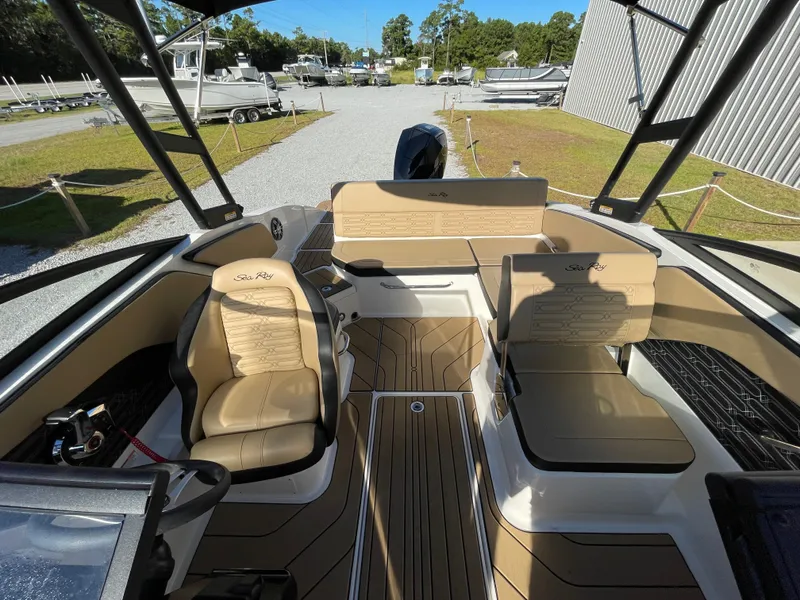 Slide: The Image of Sea Ray 21SPX-OB 2025 - 11