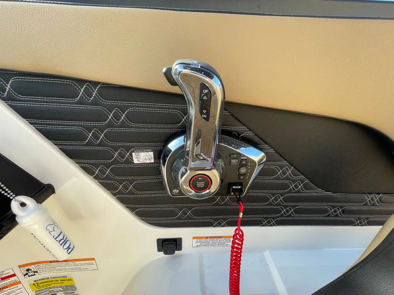 Slide: The Image of Sea Ray 21SPX-OB 2025 - 12