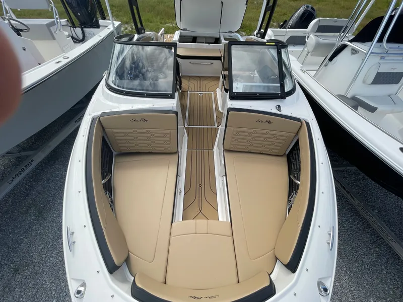 Slide: The Image of Sea Ray 21SPX-OB 2025 - 16