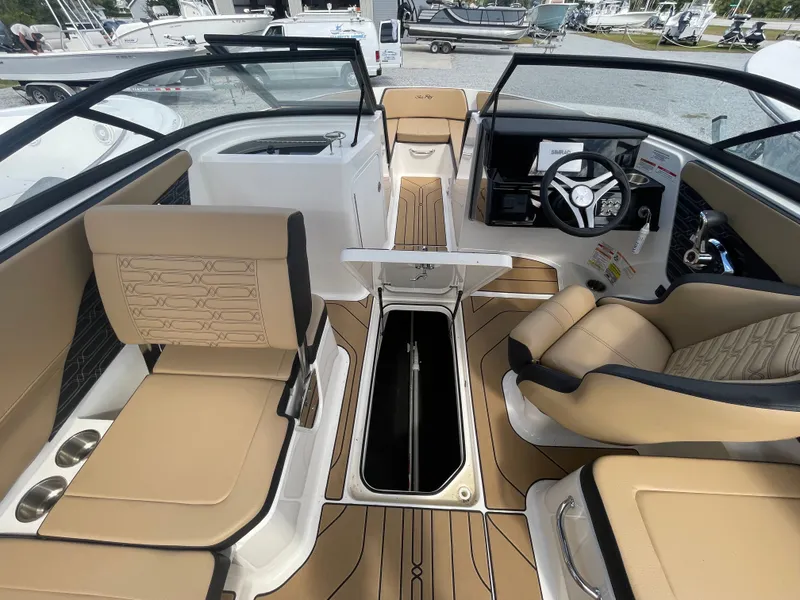 Slide: The Image of Sea Ray 21SPX-OB 2025 - 18