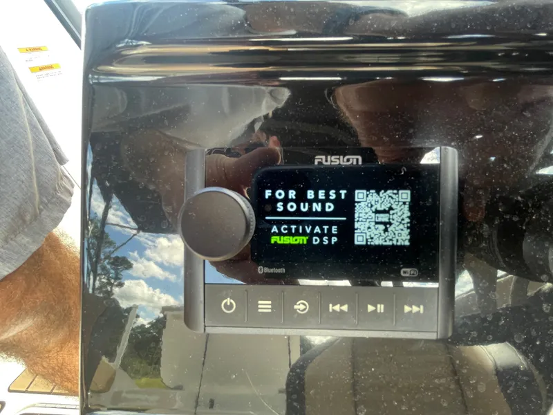 Slide: The Image of Sea Ray 21SPX-OB 2025 - 19