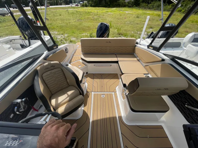 Slide: The Image of Sea Ray 21SPX-OB 2025 - 21