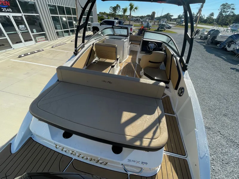 Slide: The Image of Sea Ray 21SPX-OB 2025 - 7