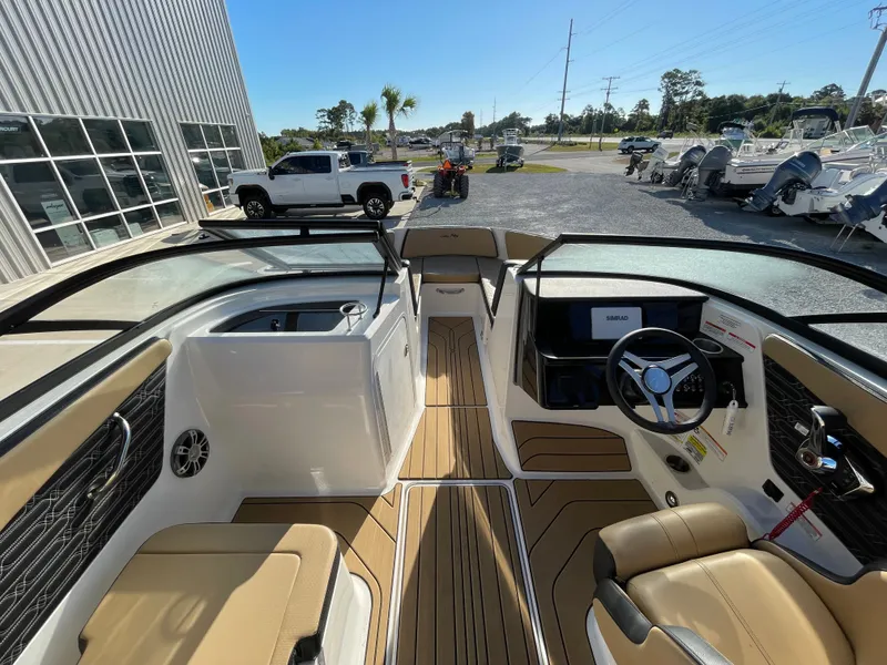 Slide: The Image of Sea Ray 21SPX-OB 2025 - 9