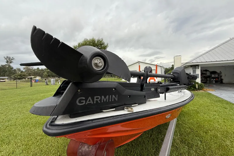 Slide: The Image of Trolling motor on Big O Elite 20 boat, 2021 model, with Garmin technology. - 18