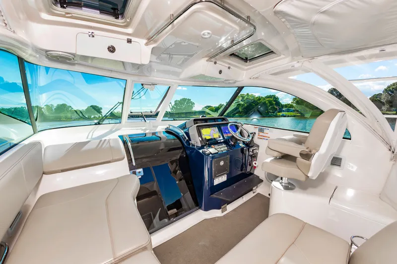 Slide: The Image of Pursuit OS 385 Offshore 2017 - 22
