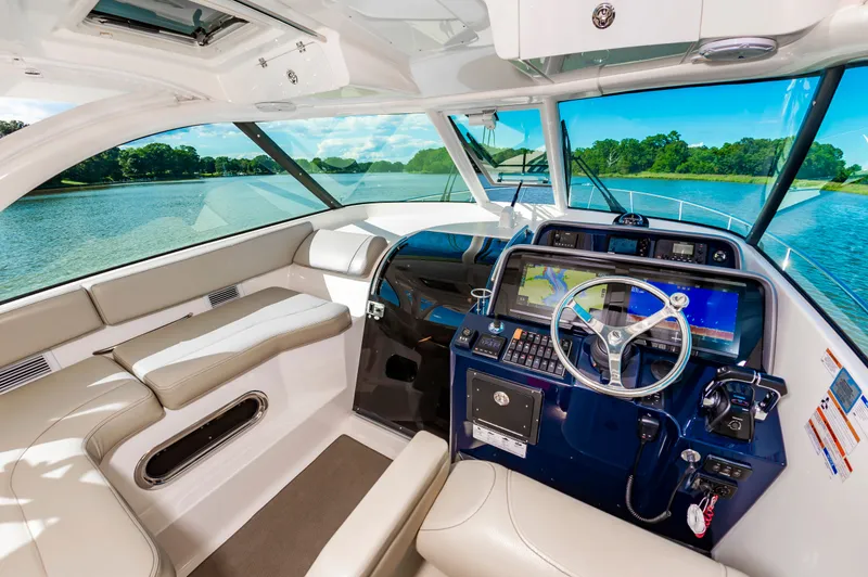 Slide: The Image of Pursuit OS 385 Offshore 2017 - 23