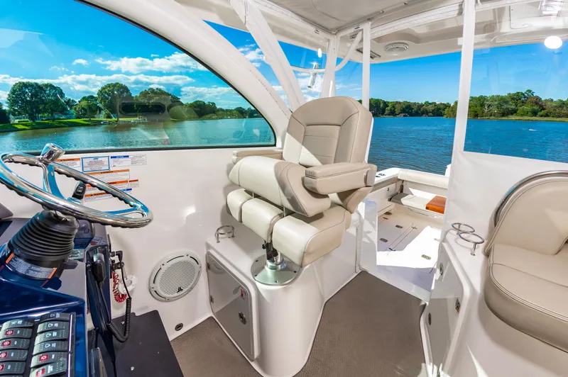 Slide: The Image of Pursuit OS 385 Offshore 2017 - 24