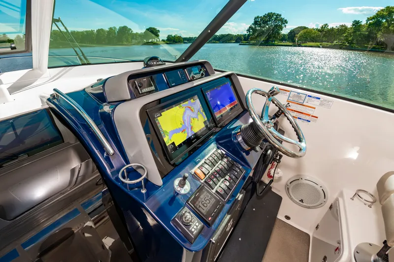 Slide: The Image of Pursuit OS 385 Offshore 2017 - 25