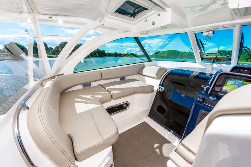 Slide: The Image of Pursuit OS 385 Offshore 2017 - 26