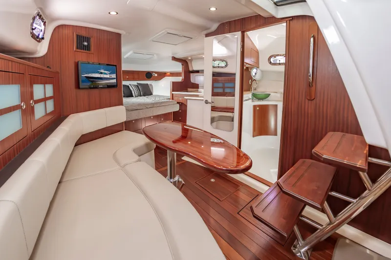 Slide: The Image of Pursuit OS 385 Offshore 2017 - 28