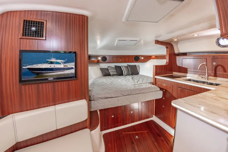 Slide: The Image of Pursuit OS 385 Offshore 2017 - 29