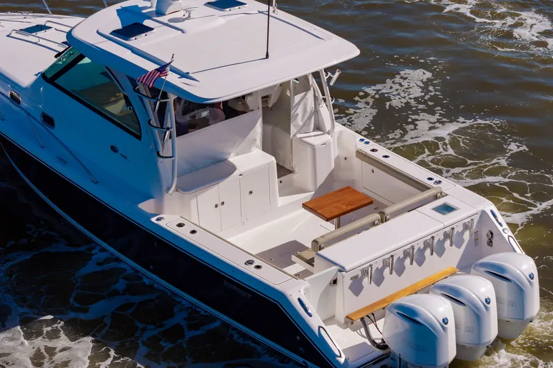 Slide: The Image of Pursuit OS 385 Offshore 2017 - 51