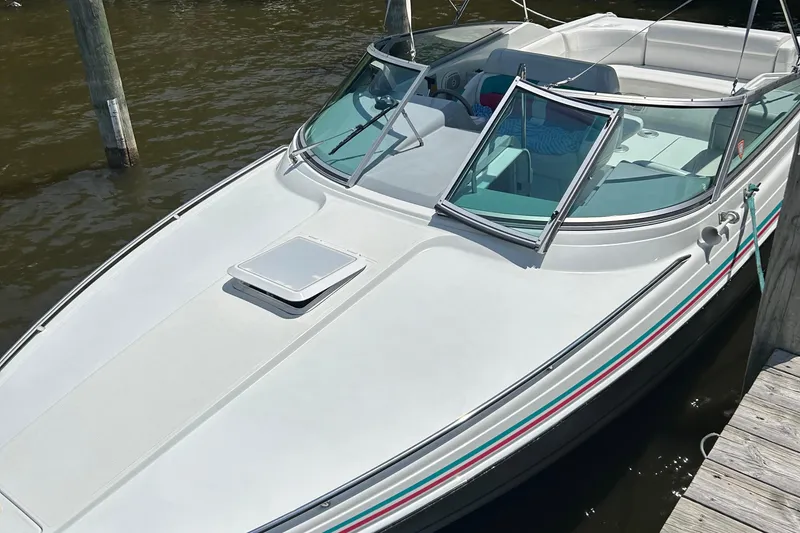 Slide: The Image of 1995 Formula 280 Sun Sport boat docked, featuring sleek design and spacious seating. - 3