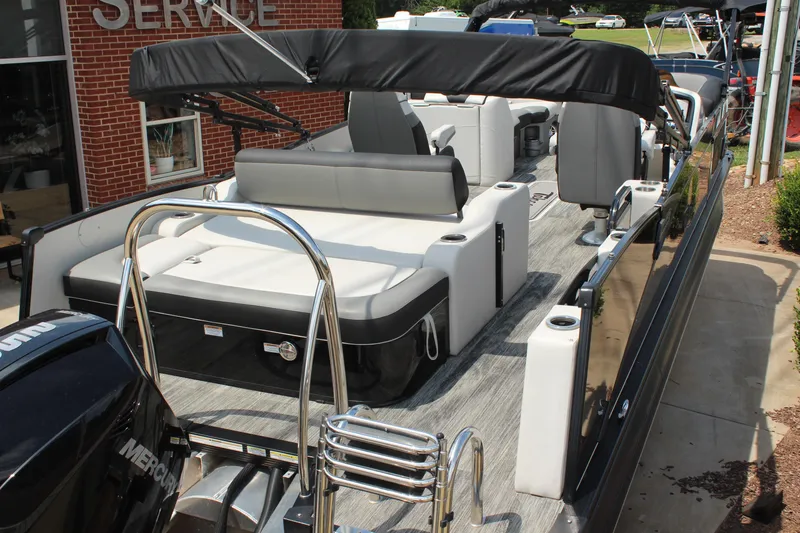 Slide: The Image of 2023 Tahoe Pontoon Cascade Platinum Versatile Rear Bench 23' with sleek design and comfortable seating. - 9