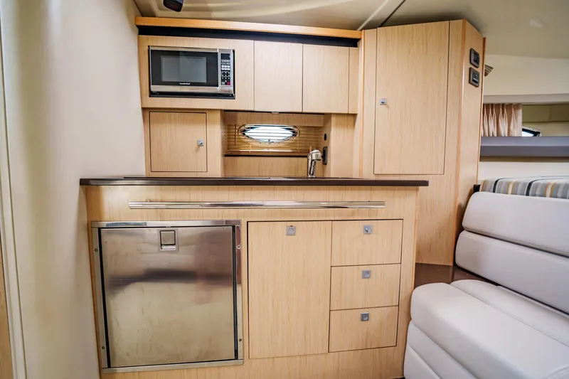 Slide: The Image of Monterey 335 Sport Yacht 2015 - 55