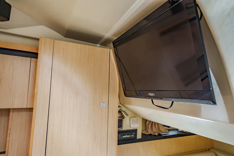 Slide: The Image of Monterey 335 Sport Yacht 2015 - 59