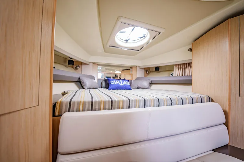 Slide: The Image of Monterey 335 Sport Yacht 2015 - 63